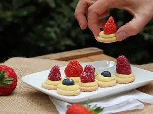 Mini tartelettes aux fruits rouges comme une bouchée gourmande sans gluten