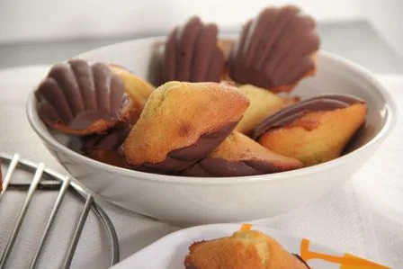 Madeleines à la vanille et coque en chocolat sans gluten