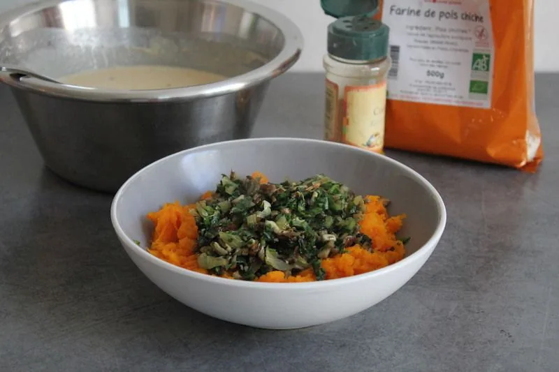Buddha bowl et petites crêpes à la farine de pois chiche  sans gluten