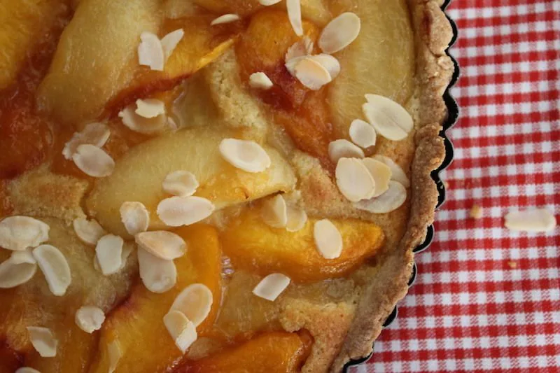 Tarte aux nectarines et pêches blanches sans gluten