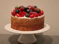 Comme un noisetier meringué et ses fruits rouges sans gluten