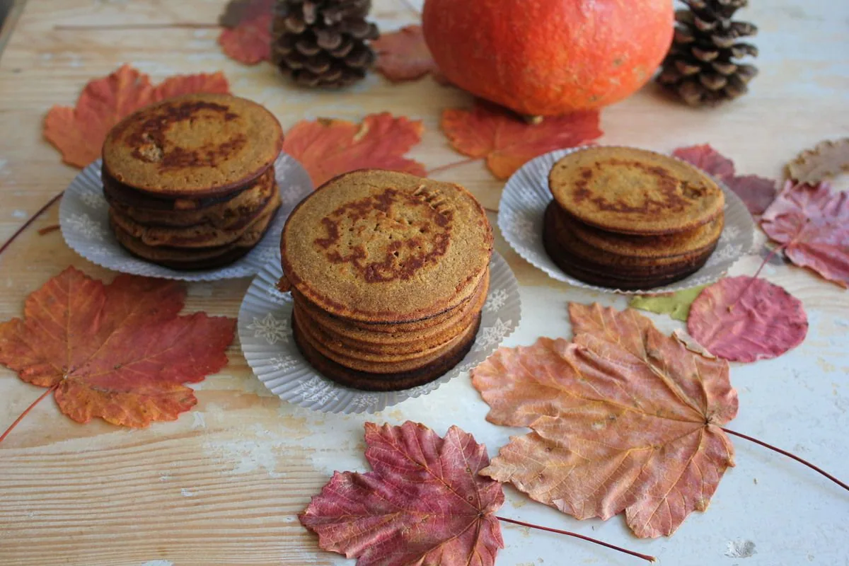 Des pancakes rustiques  à la courge et à la farine de châtaigne pour fêter Haloween