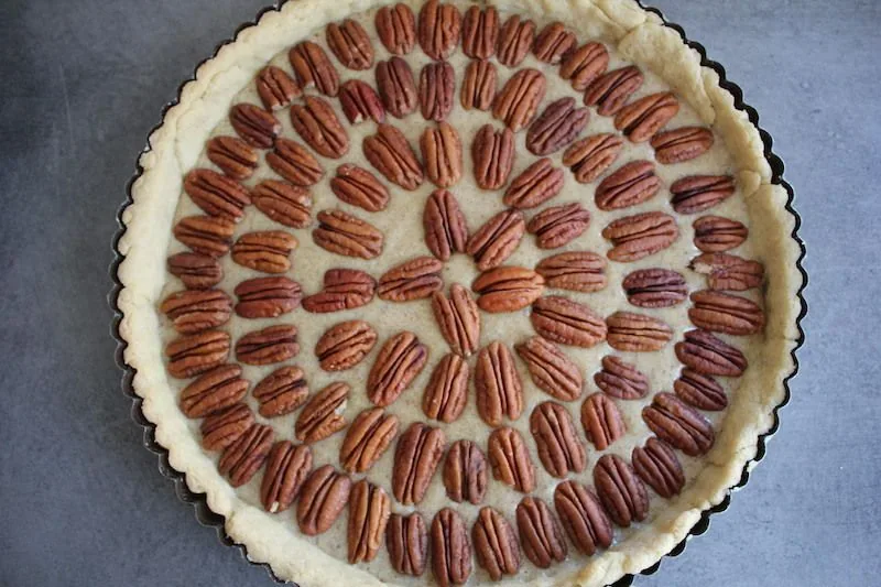 Tarte aux noix de pécan avant cuisson
