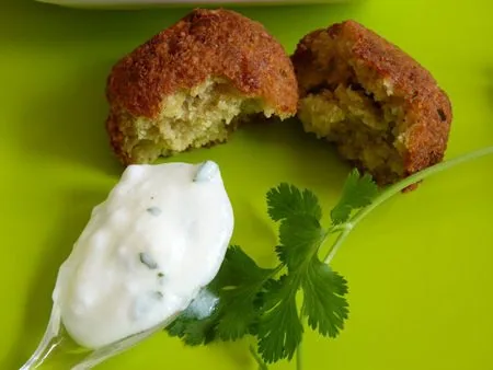 Boulettes : Falafels et dip au yaourt